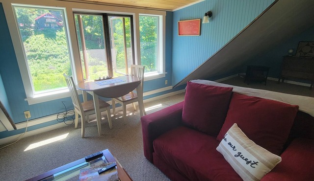 Cozy 1-bedroom loft apartment in lovely Duxbury