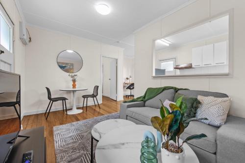 Cozy 1BR Apt w Balcony, Parking, WiFi and Study Desk