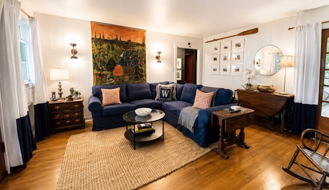 Cozy 3-Bedroom Waterfront Cottage with Private Beach