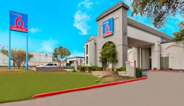 Cozy ADA 2- Bed|Pool|Free parking