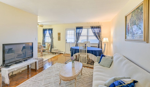 Cozy Bay Shore Condo Near Museums & Outdoor Rec!