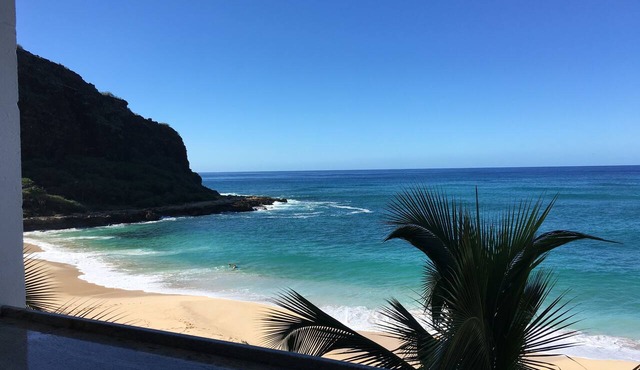 Cozy Beach front condo in Makaha