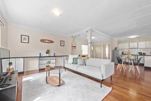 Cozy & Comfy 2BR Apt w/Parking, Balcony & Wi-Fi