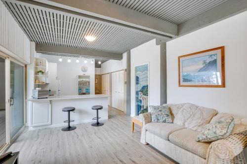 Cozy Honolulu Retreat w/Pool Access, Near Beaches