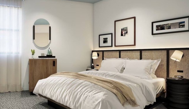 Cozy Room Steps Away from Waikiki Beach | Pool
