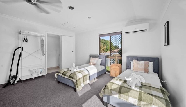 Cozy Self-Contained |Hospital, Train & Shop Nearby