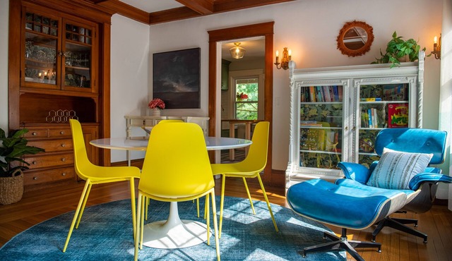 Cozy & Spacious home next to Gorgeous City Park - Outdoor Dining, Hot Tub & Gym!