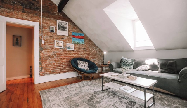 Cozy/warm Near-Commuter rail, Boston, Airport, Casino and More !