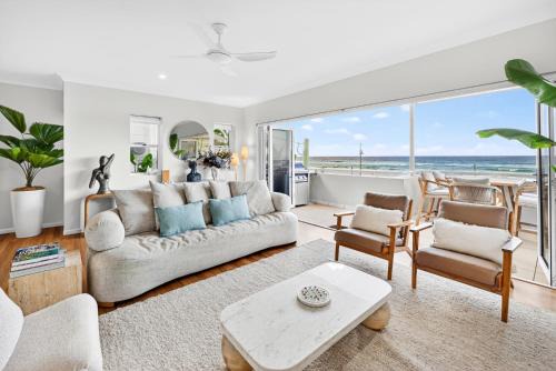 Currumbin Beach House - Oceanfront