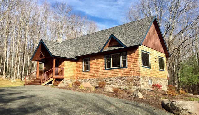 Custom Built Luxury Cabin on 2.5 Acres, 10 Mins to Windham & Hunter Mountains!