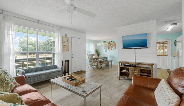Deja Blue Beach House - West End PCB - Golf Cart included!