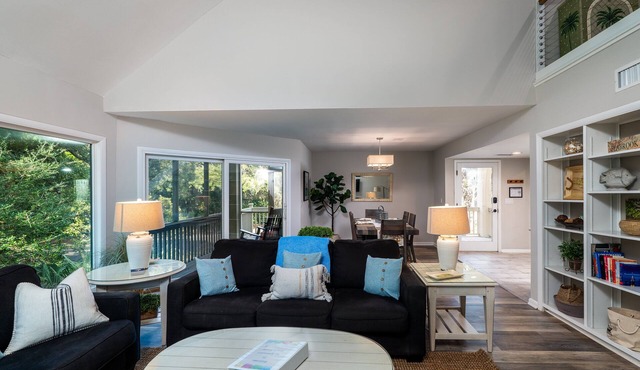 DESIGNER DECORATED 3 BR Spinnaker! Walk to beach & club! Amenity access! Dog Friendly!
