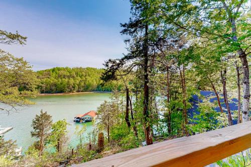 Dog Welcome Waterfront Home Sleeps 12 Firepit