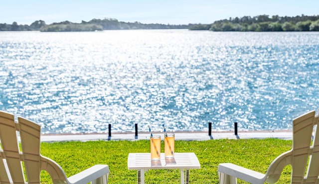 Dolphin View - Elegant Waterfront Haven - Holiday Yamba