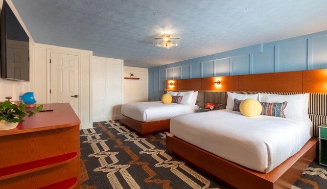 Driftaway Hotel and Pool