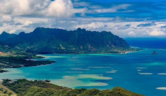 East Oahu Getaway- Hot Tub, Ocean Views, AC