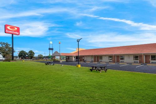 Econo Lodge Cornersville I-65