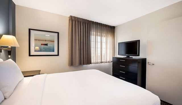 Enjoy a Memorable Stay in Gahanna with Exceptional Amenities Next to the Airport