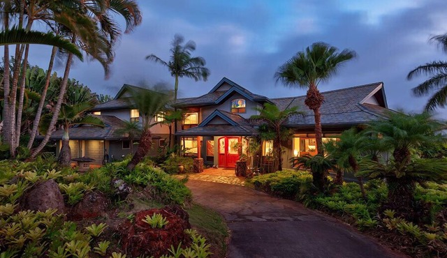 Enjoy this Lovely Tropical Paradise!