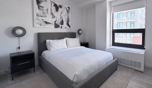 Enjoy Urban Comfort at Minimalist 2BR Unit w/Full Kitchen near Court Square