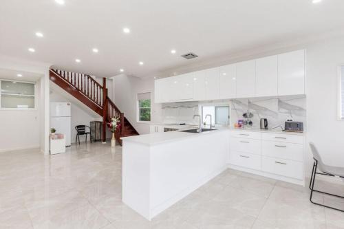 Entire House walk to South Bank mater