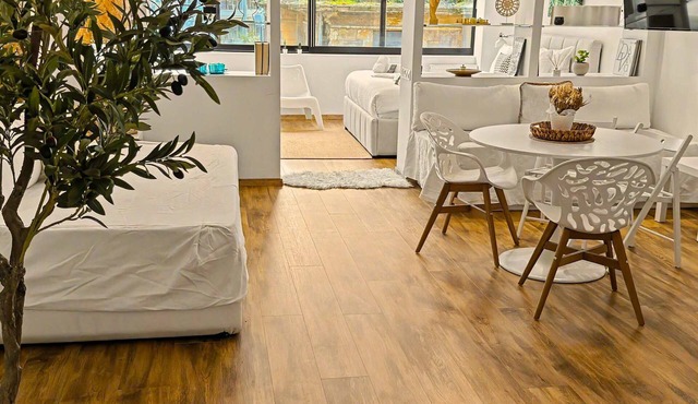 Estia Premium Apartments - 80 Squaremeter Cozy Loft City Center