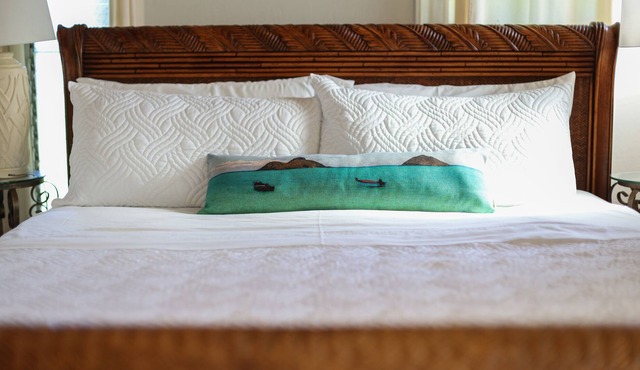 Exclusive Beach Cottage 2 blocks from the Beach, 5 min from Kailua town.