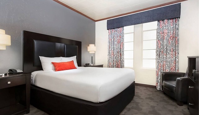 Experience Las Vegas Like No Other! Awesome Unit Near at The Strip! Free Parking