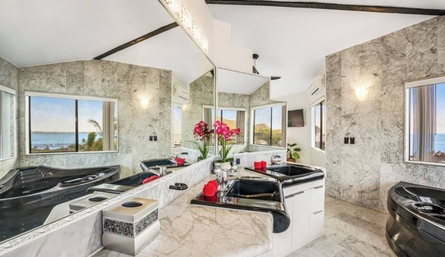 Exquisite Master Suite Plus Cozy Bedroom with 1.5 Baths, in Kaneohe Bay, Hawaii