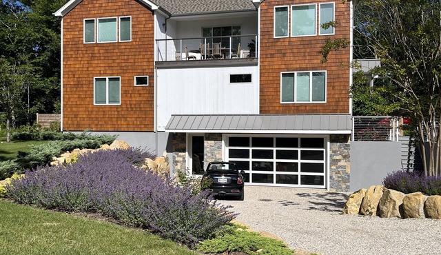 Exquisite New Hampton Home in a Perfect Location