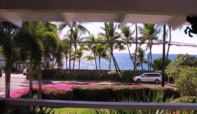 FABULOUS BEACH HOUSE, OCEAN FRONT VIEW, BEST LOCATION, WALK TO BEACH, RELAXING!.