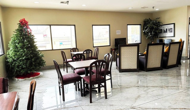 Family Double Queen Room | Convenient Rome Location Near Berry College