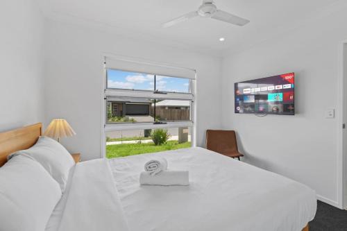 Family Friendly 4 Bedroom Home with 3 Bathrooms and Air Conditioning