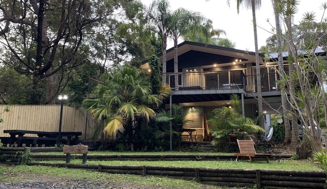 Family Friendly Beach House - 2min walk to Beach, Bushwalks & Open Fireplace
