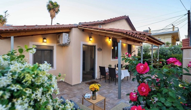 Family friendly|Beach-1minWalk|Outdoor shower|Full Kitchen| Large Front Yard