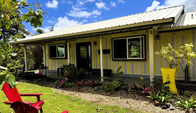 Family House by the Waterfall - Private, Countryside, Waipio, Stream, WiFi, Laundry