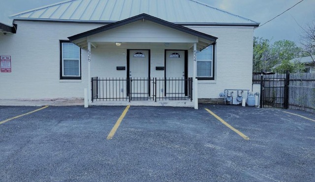 Fascinating 2BR1BA Near Festive DT and Riverwalk