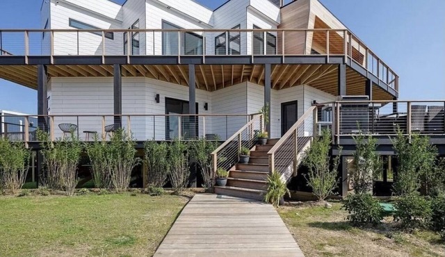 Fire Island White House - Ocean Bay Park 5 Bedroom Bayview Home - Sleeps 18!
