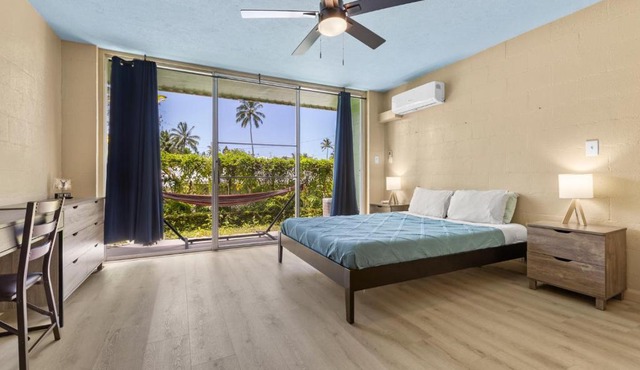 Garden Balcony Walk to Beach + Kitchen