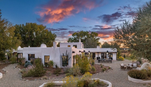 Gem Hacienda-Taos-Luxe Home-9 bedrooms-Sleeps 30-Book Now!