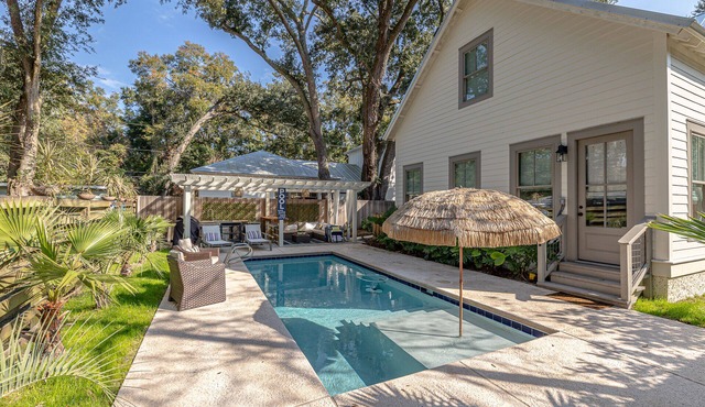 Gorgeous 4 bed/3.5 bath Home with Private Pool