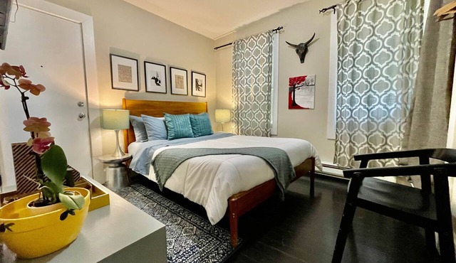 Gorgeous Rare 3BR 3BA duplex with free Parking, Rare gorgeous 3 bds 3 baths w/Parking in Best loca