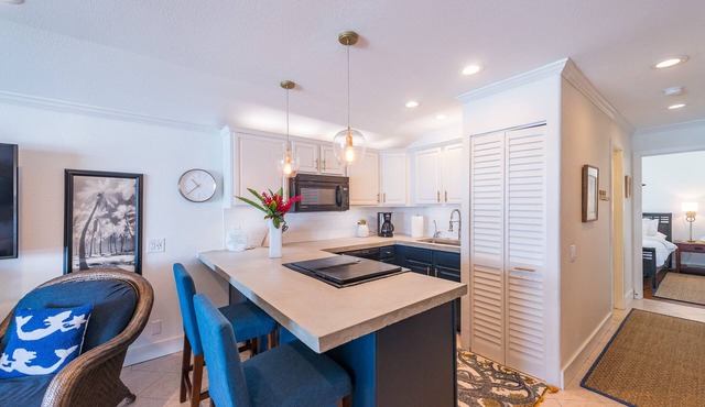 Gorgeous remodeled condo Oceanfront! SUNSET!