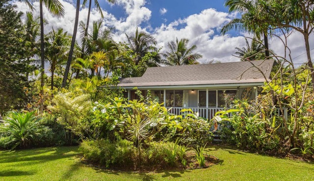 Hale Pua Kai, Comfortable Hawaiian Style Home