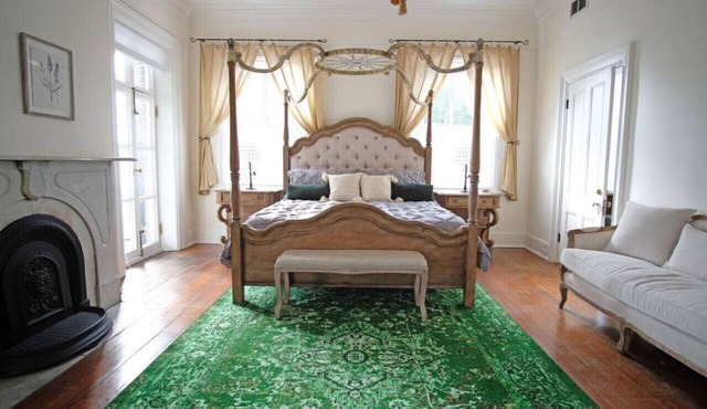 Hamilton Estate - 8BR Historic Downtown Estate with Courtyard &Parking