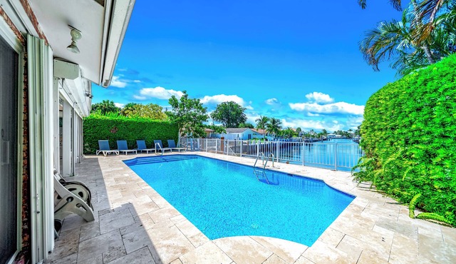 Heated Pool & Waterfront! Kayaks + Pool Table!