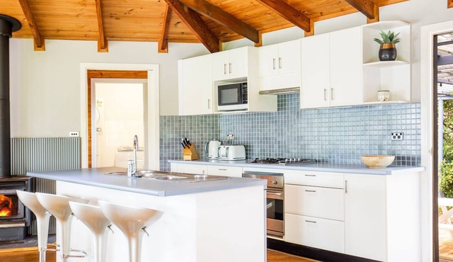 Hidden Orchard - Pet Friendly - 4 Mins Walk to Beach
