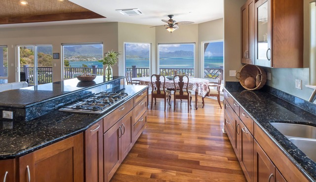 Hilltop Retreat with Postcard View -- minutes to Kailua Beach