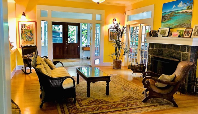 Historic 6-Bedroom Plantation Mansion in Hawi