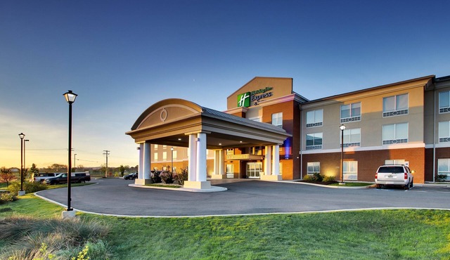 Holiday Inn Express & Suites Lancaster East - Strasburg by IHG